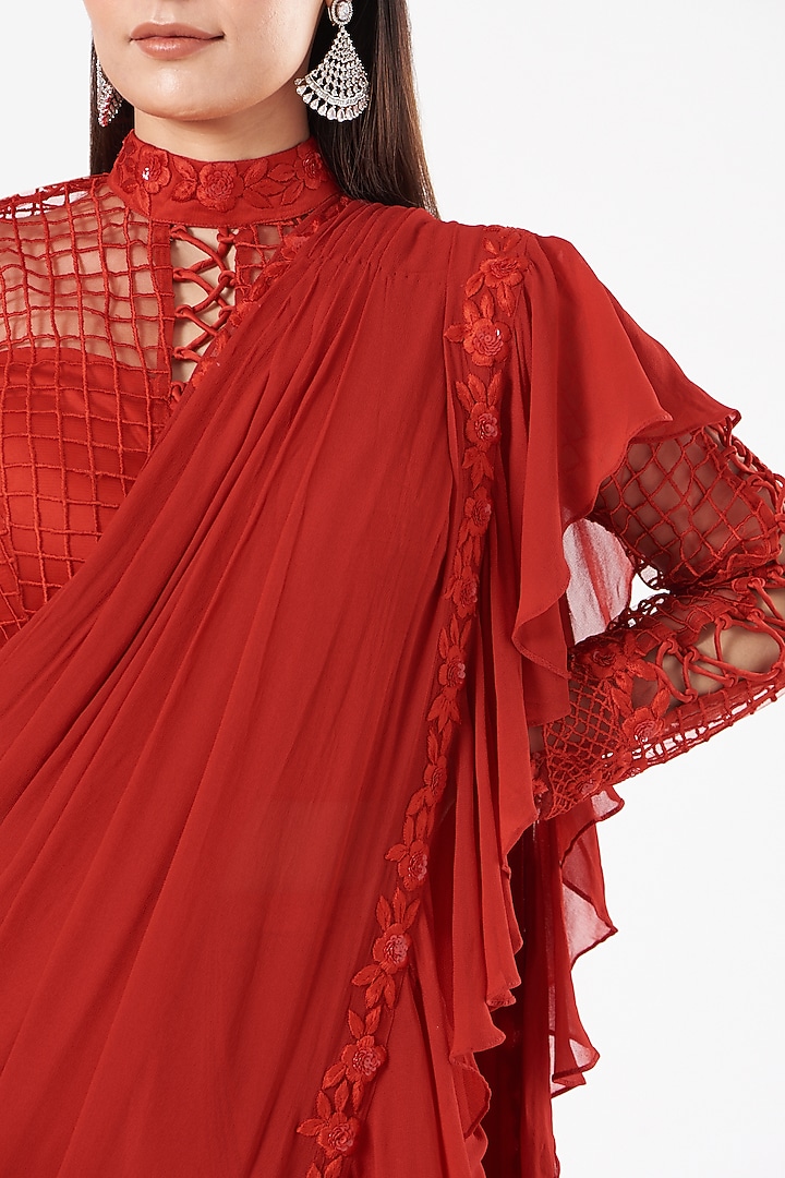 Red Embroidered Pre-Draped Wedding Saree Set by Dolly Nagpal at Pernia's Pop Up Shop