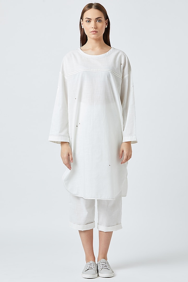 White Oversized Tunic With Back Pockets by Doodlage