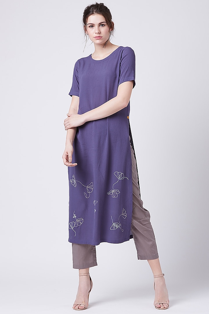 Purple Embroidered Tunic With Slits by Doodlage