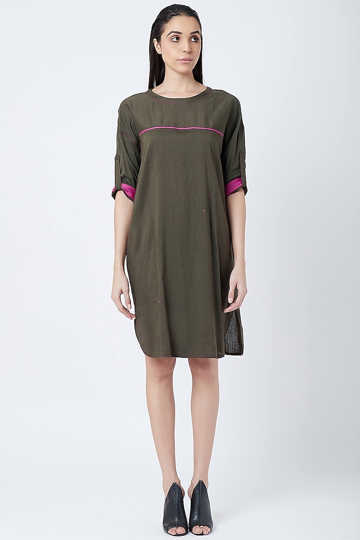 Olive Green Tunic With Back Pockets by Doodlage