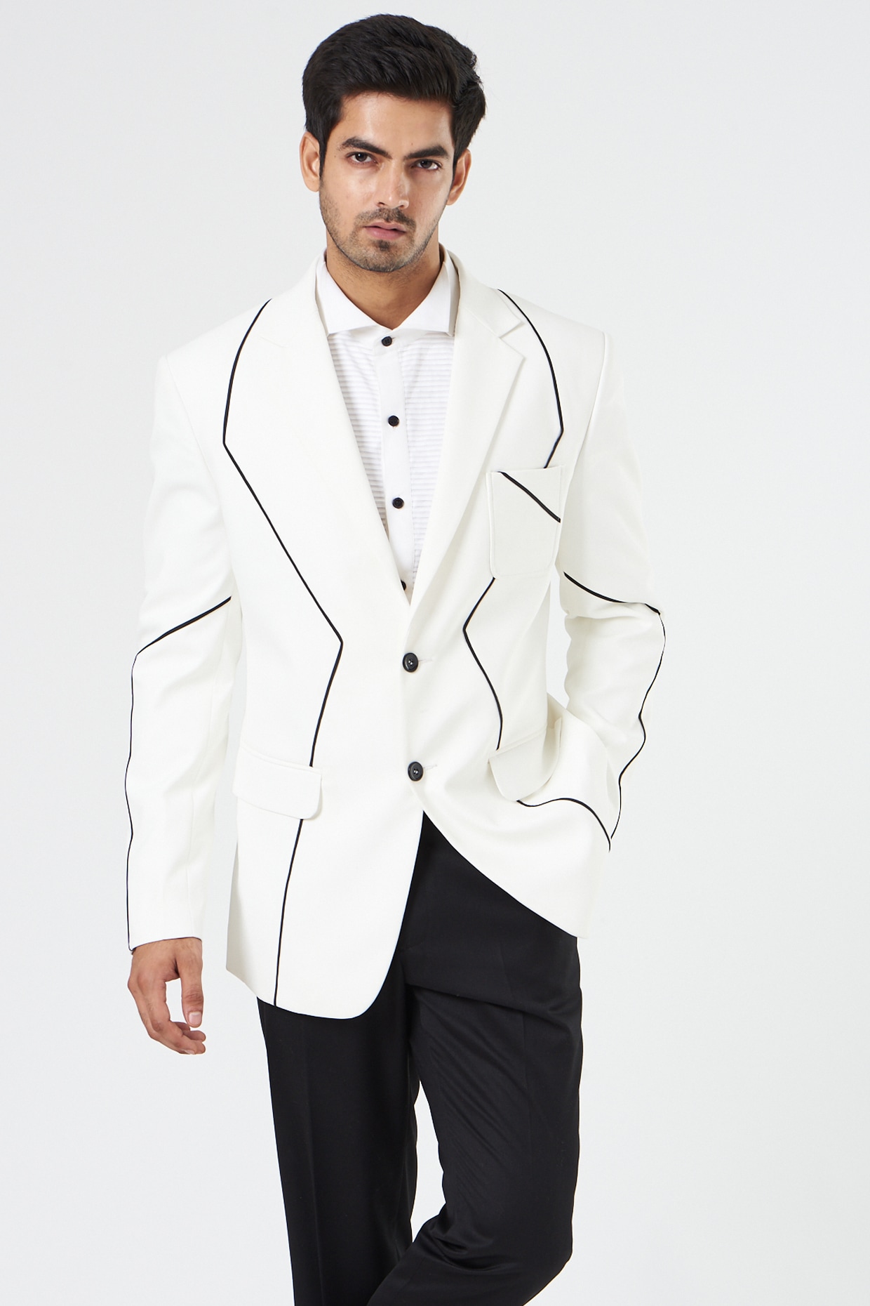 White blazer 2024 with black collar