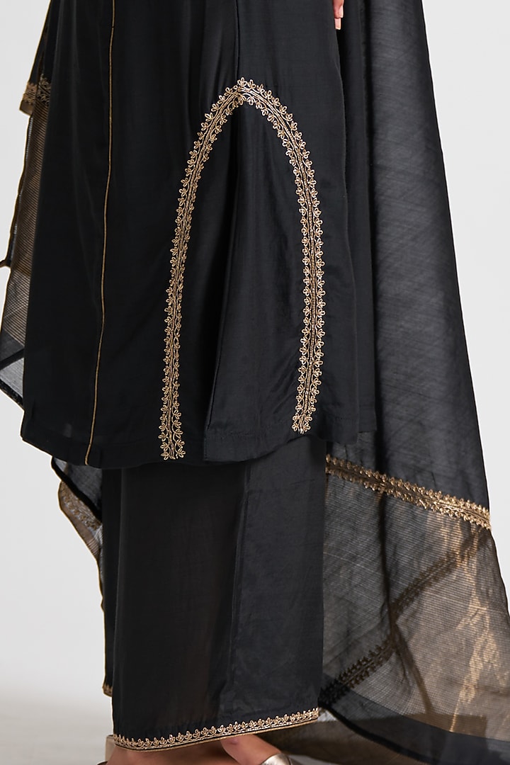 Black Hand Embroidered Kurta Set by Dot at Pernia's Pop Up Shop