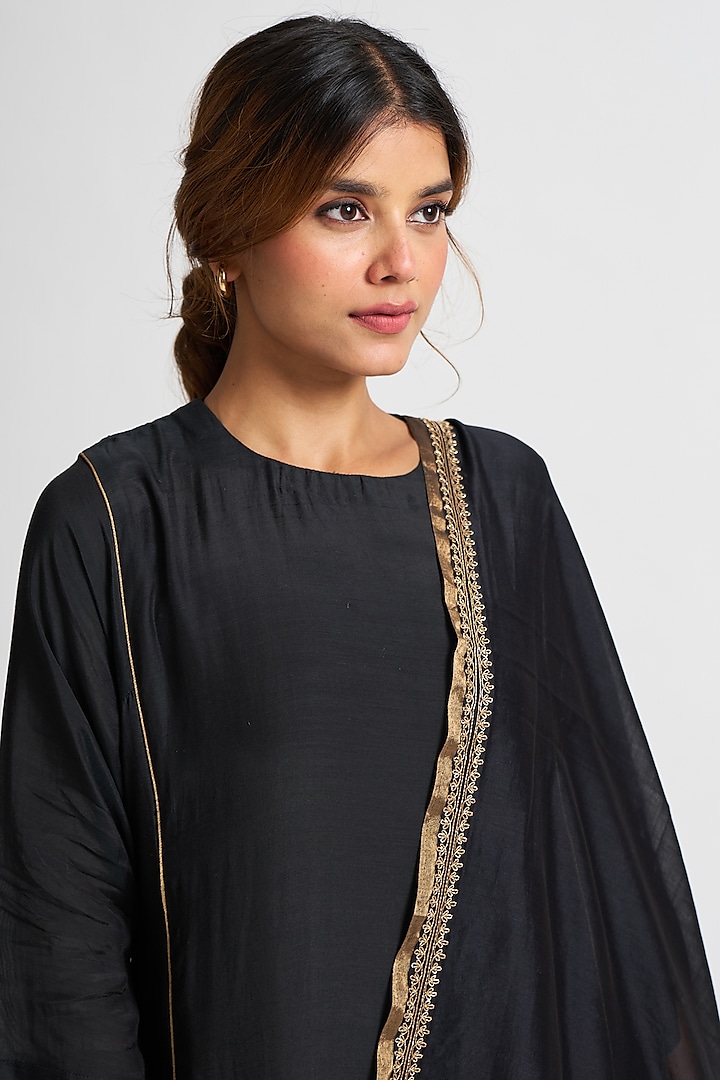 Black Hand Embroidered Kurta Set by Dot at Pernia's Pop Up Shop