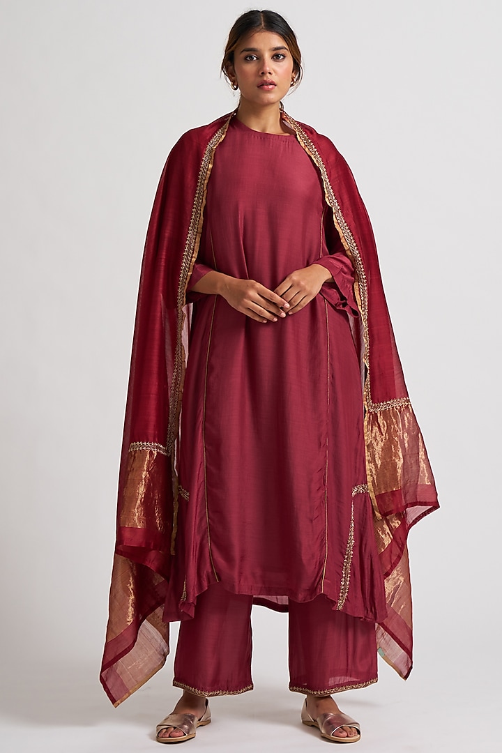 Red Hand Embroidered Kurta Set

 by Dot