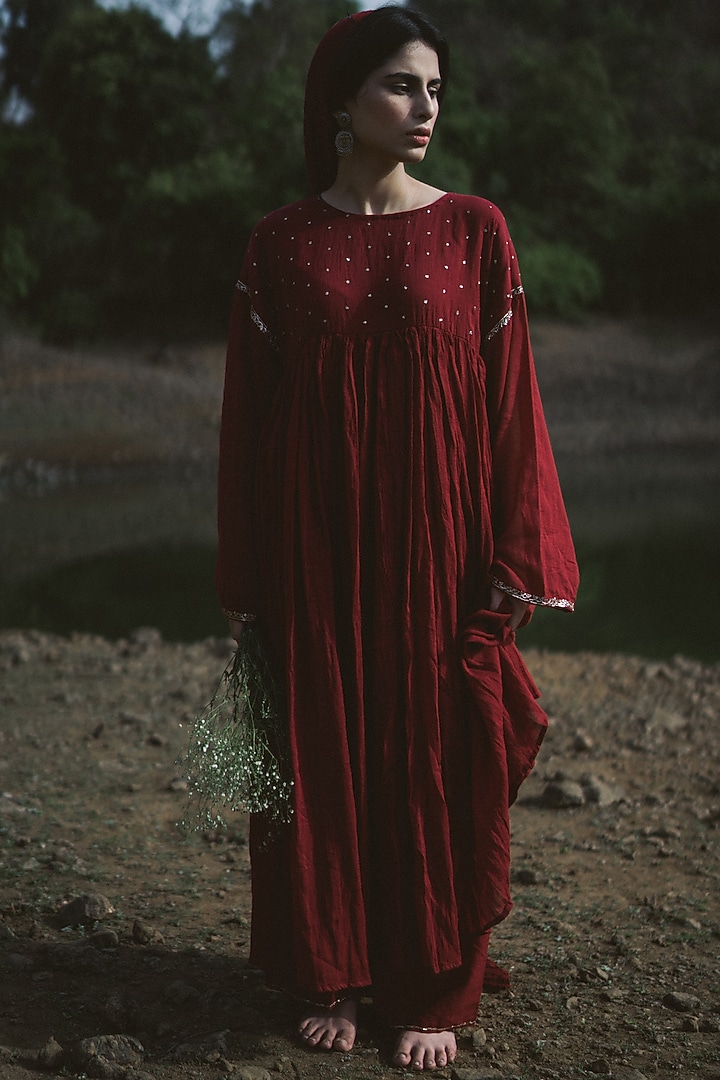 Maroon Embroidered Anti-Fit Kurta Set by Dot at Pernia's Pop Up Shop