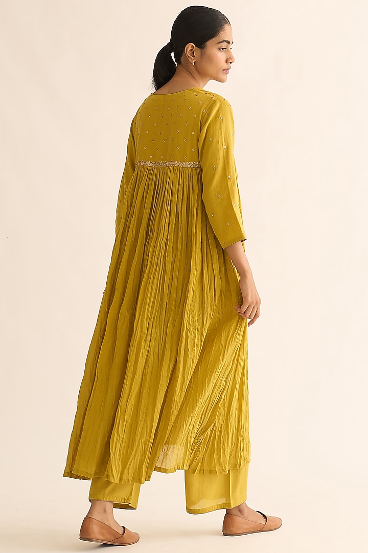 Bright Green Hand Embroidery Kurta Set by Dot at Pernia's Pop Up Shop