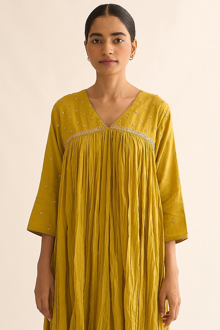 Bright Green Hand Embroidery Kurta Set by Dot at Pernia's Pop Up Shop