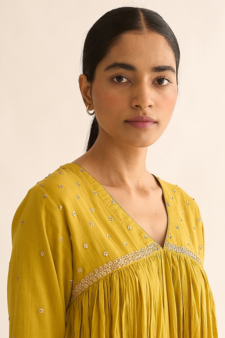 Bright Green Hand Embroidery Kurta Set by Dot at Pernia's Pop Up Shop