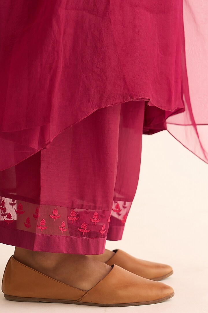 Crimson Pink Organza Hand Embroidered Kaftan Set by Dot at Pernia's Pop Up Shop