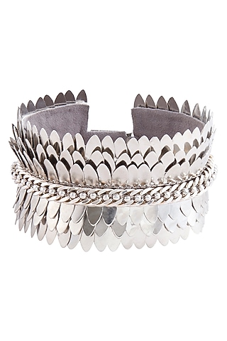 Silver Curb Chain & Scallop Embellished Bracelet by Deepa Gurnani at ...