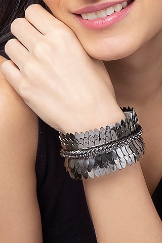 Gunmetal Curb Chain & Scallop Embellished Bracelet by Deepa Gurnani