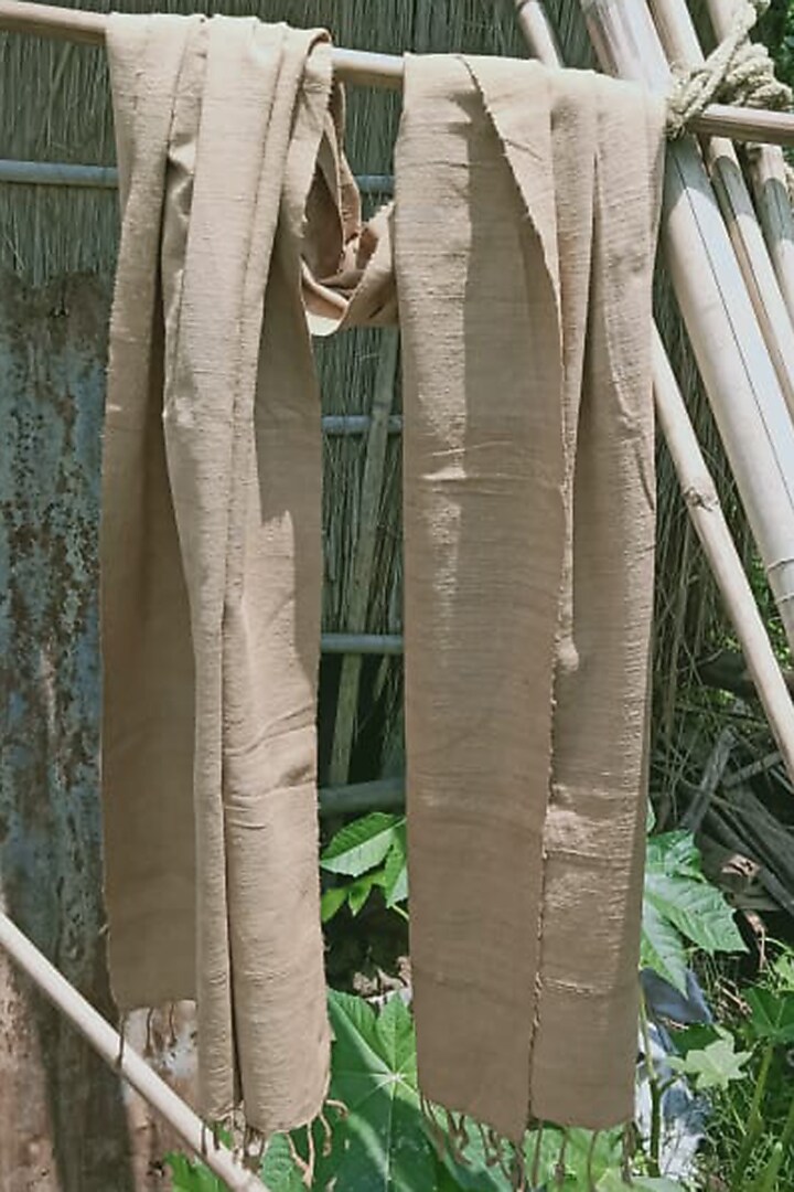 Beige Handwoven Dupatta by Dipika Kakati at Pernia's Pop Up Shop