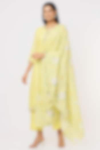 Yellow Embroidered Kurta Set by Blue Lotus at Pernia's Pop Up Shop