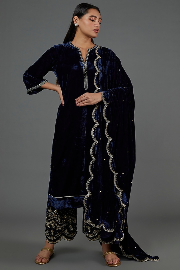 Deep Blue Velvet Hand Embroidered Kurta Set by Blue Lotus at Pernia's Pop Up Shop