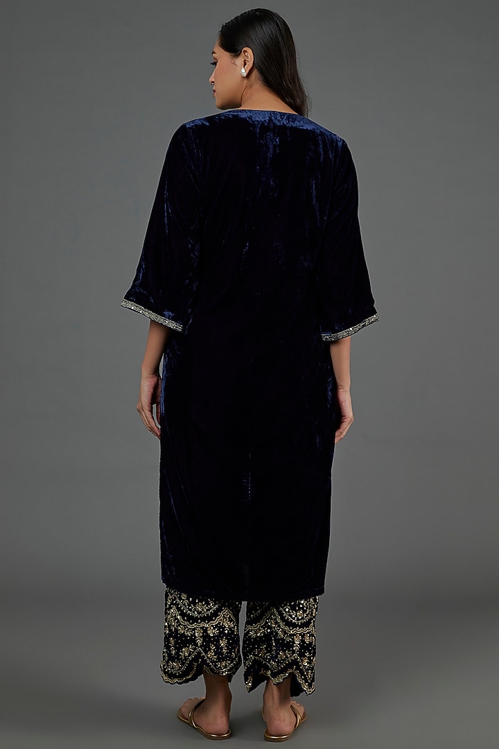 Deep Blue Velvet Hand Embroidered Kurta Set by Blue Lotus at Pernia's Pop Up Shop
