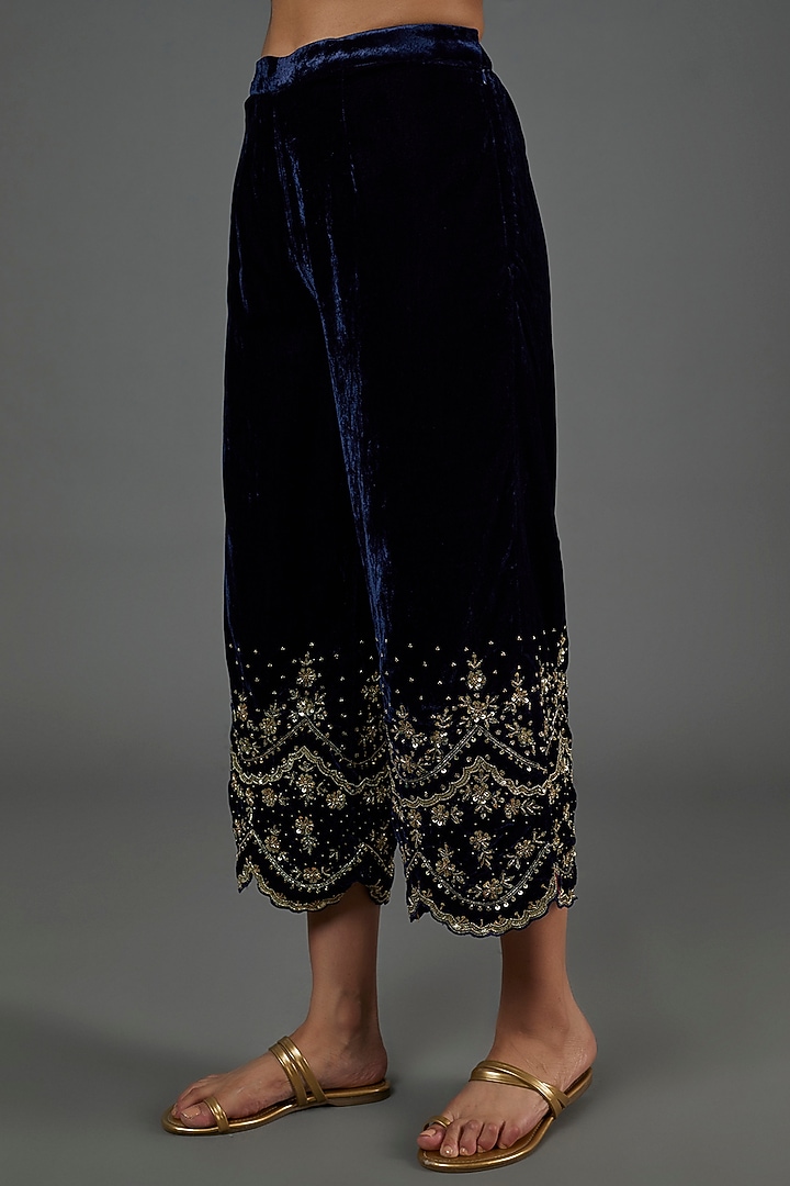 Deep Blue Velvet Hand Embroidered Kurta Set by Blue Lotus at Pernia's Pop Up Shop