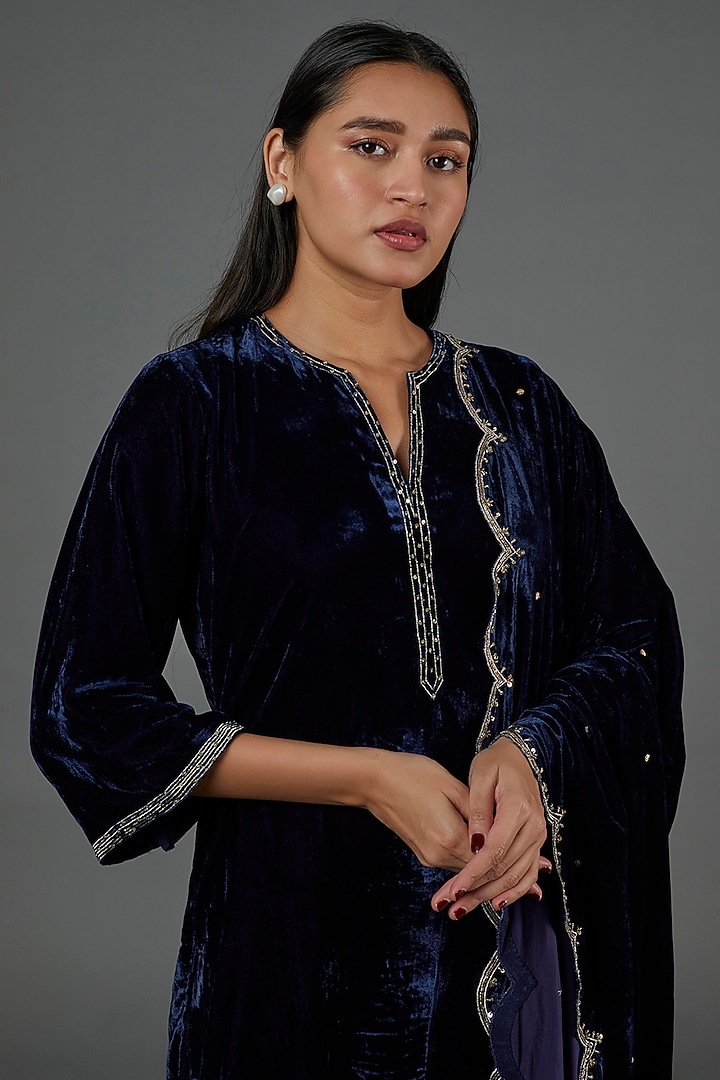 Deep Blue Velvet Hand Embroidered Kurta Set by Blue Lotus at Pernia's Pop Up Shop