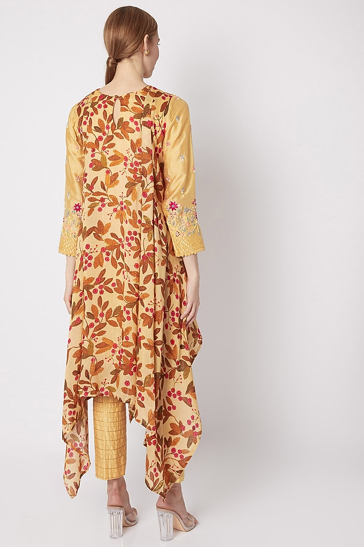 Yellow Embroidered Kurta With Pants by Drishti & Zahabia at Pernia's Pop Up Shop