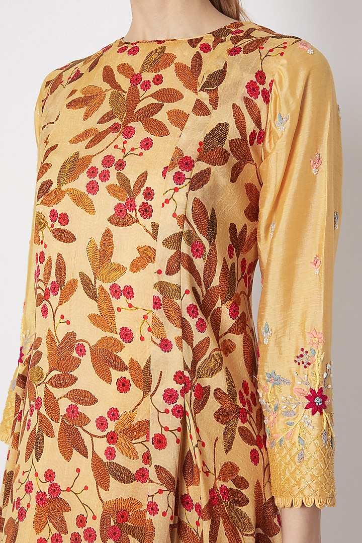 Yellow Embroidered Kurta With Pants by Drishti & Zahabia at Pernia's Pop Up Shop