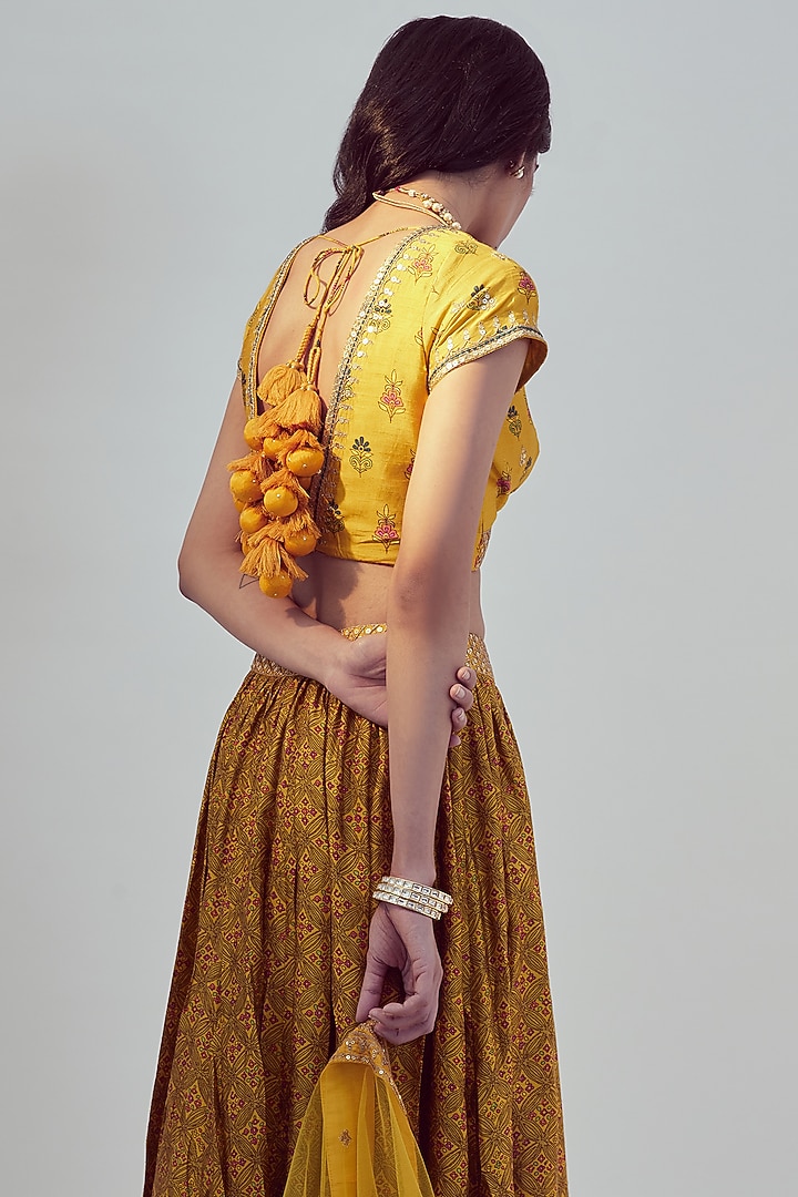 Yellow Printed Wedding Lehenga Set by Drishti & Zahabia at Pernia's Pop Up Shop