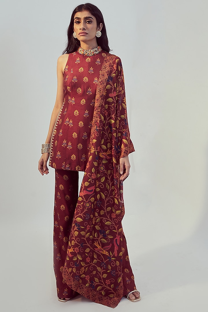 Maroon Hand Embroidered Kurta Set by Drishti & Zahabia