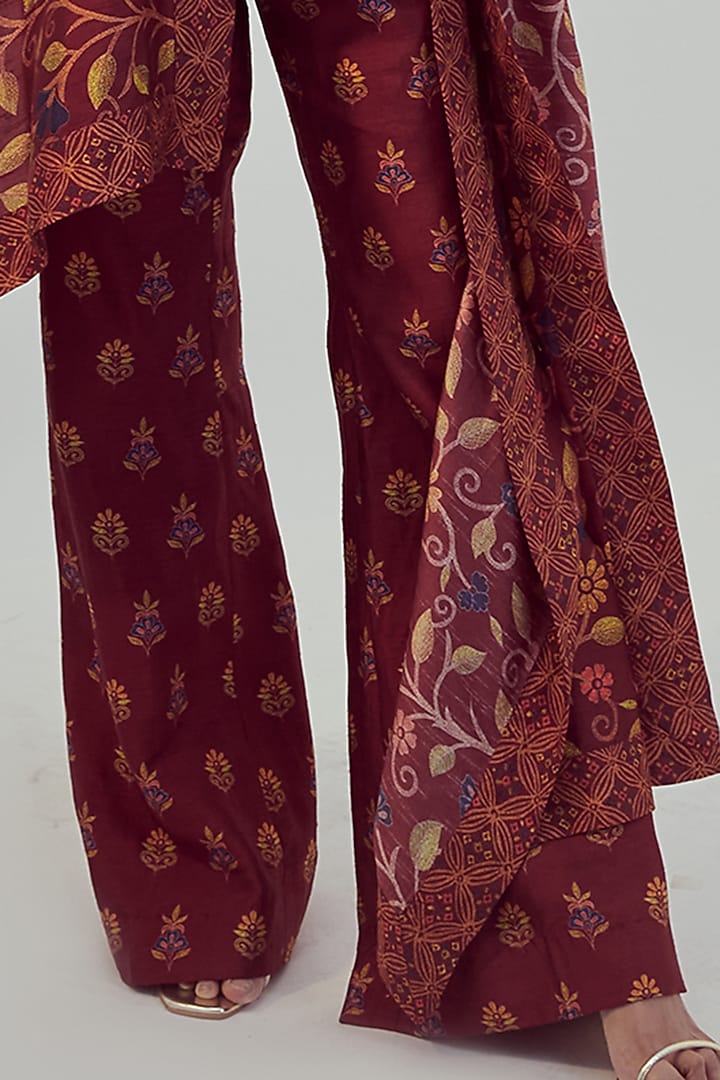 Maroon Hand Embroidered Kurta Set by Drishti & Zahabia at Pernia's Pop Up Shop