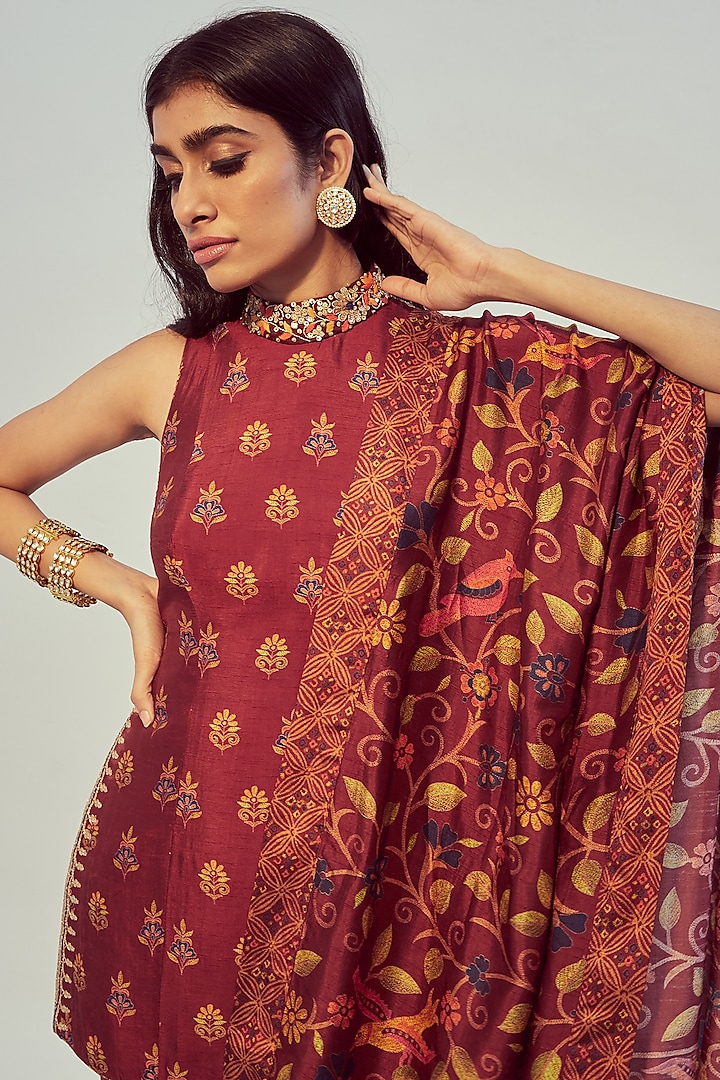 Maroon Hand Embroidered Kurta Set by Drishti & Zahabia at Pernia's Pop Up Shop