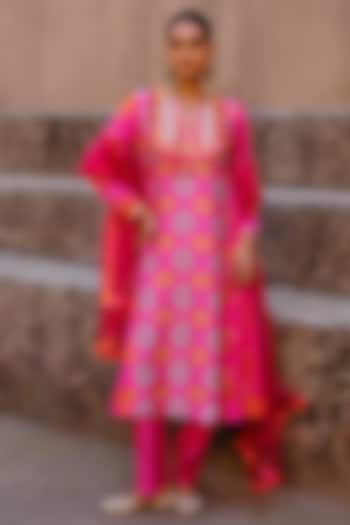 Pink Dupion Silk Printed & Embroidered Kurta Set by Drishti & Zahabia at Pernia's Pop Up Shop