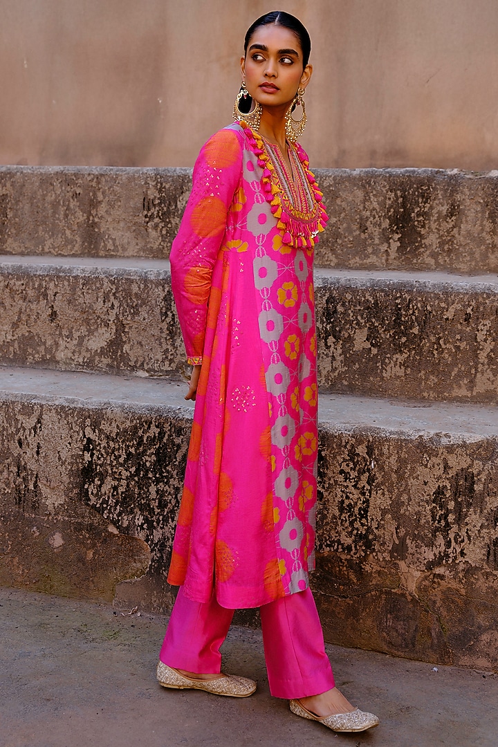 Pink Dupion Silk Printed & Embroidered Kurta Set by Drishti & Zahabia at Pernia's Pop Up Shop