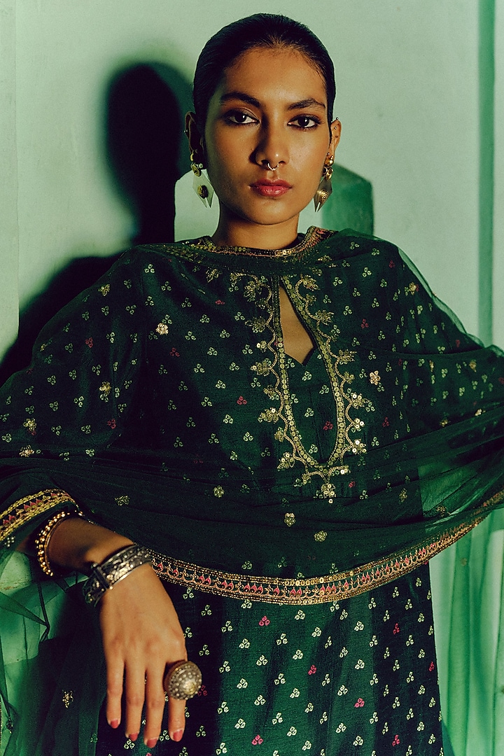 Emerald Green Dupion Silk Bandhani Printed & Hand Embroidered Kurta Set by Drishti & Zahabia at Pernia's Pop Up Shop