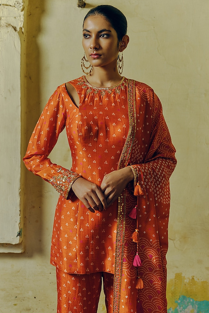 Rust Dupion Silk Bandhani Printed & Embroidered Kurta Set by Drishti & Zahabia at Pernia's Pop Up Shop