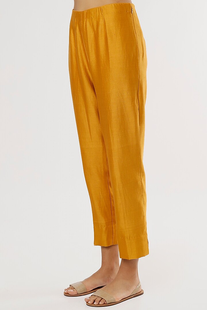 Yellow Embroidered Kurta Set by Drishti & Zahabia at Pernia's Pop Up Shop