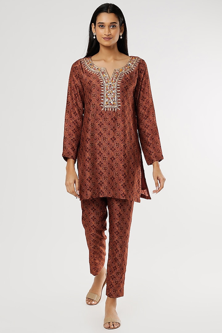 Maroon Embroidered Kurta Set by Drishti & Zahabia