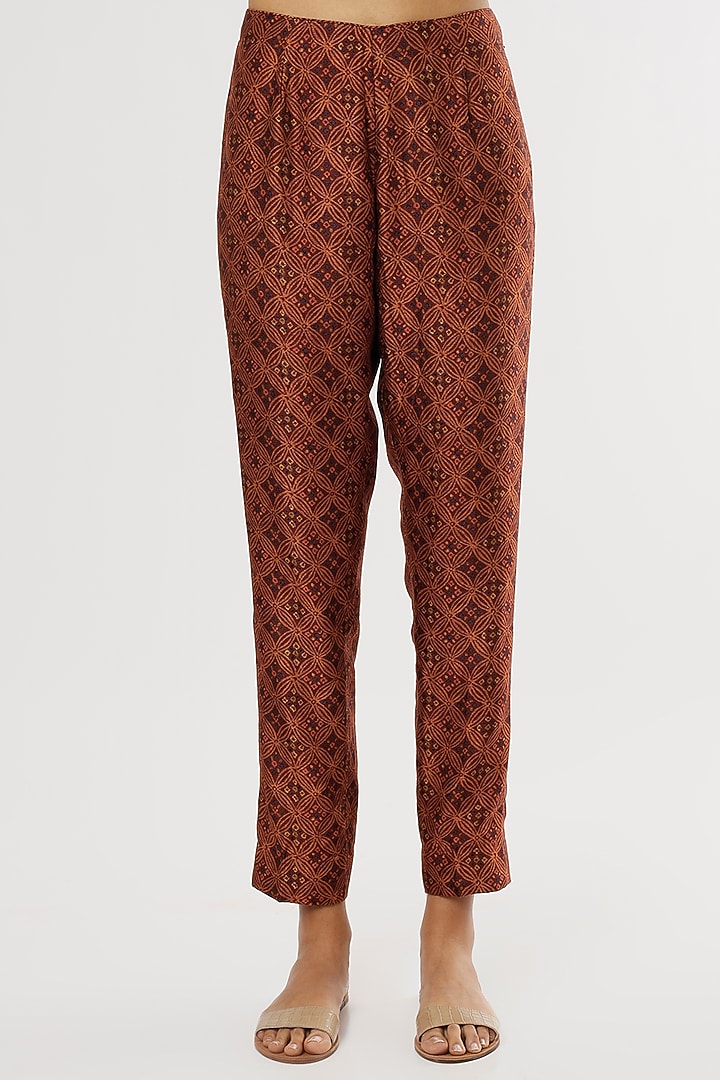 Maroon Embroidered Kurta Set by Drishti & Zahabia at Pernia's Pop Up Shop