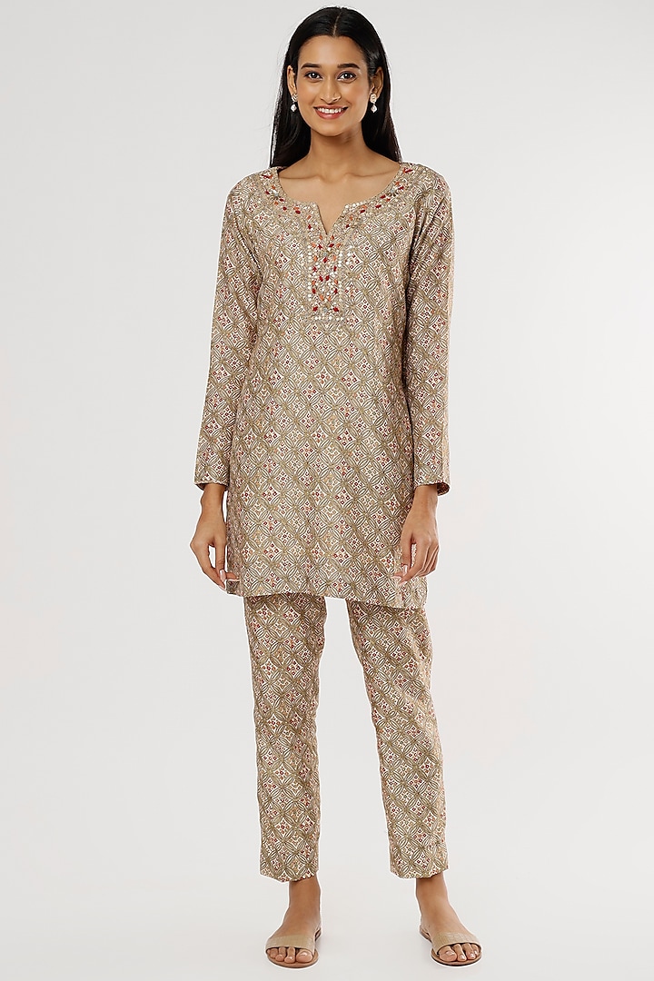 Ivory Printed Kurta Set by Drishti & Zahabia