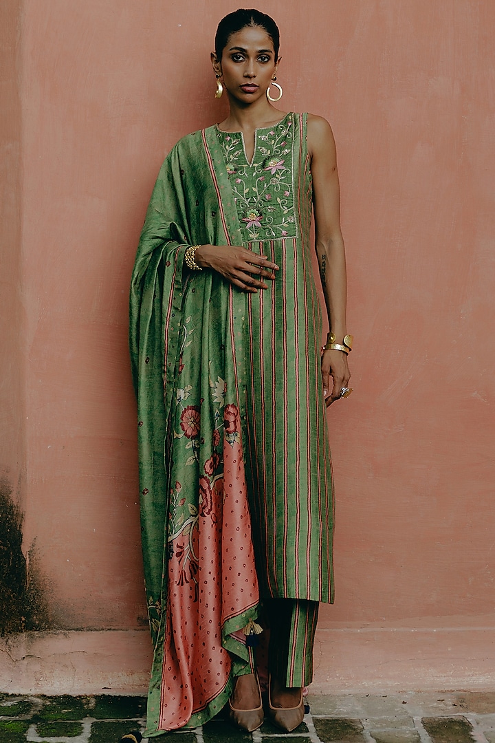 Green Dupion Silk Embroidered & Printed Kurta Set by Drishti & Zahabia at Pernia's Pop Up Shop