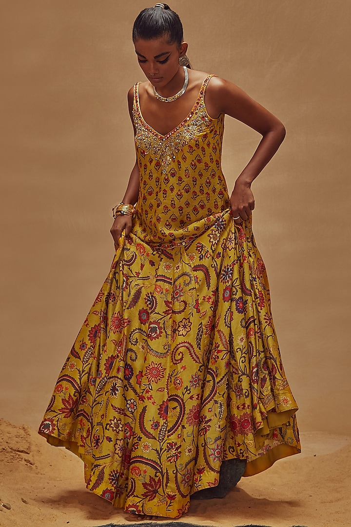 Yellow Floral Printed Kalidar Skirt Set by Drishti & Zahabia