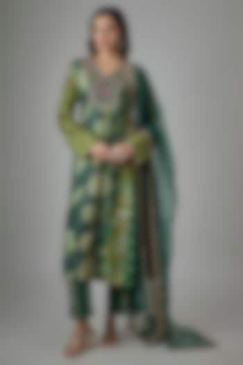 Green Dupion Silk Phulkari Printed & Hand Embroidered Kurta Set by Drishti & Zahabia at Pernia's Pop Up Shop