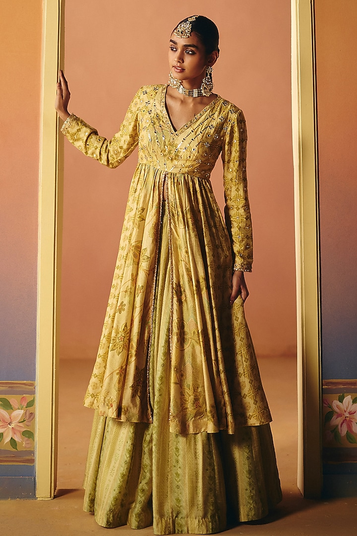 Ivory Dupion Silk Printed Pleated Skirt Set by Drishti & Zahabia at Pernia's Pop Up Shop