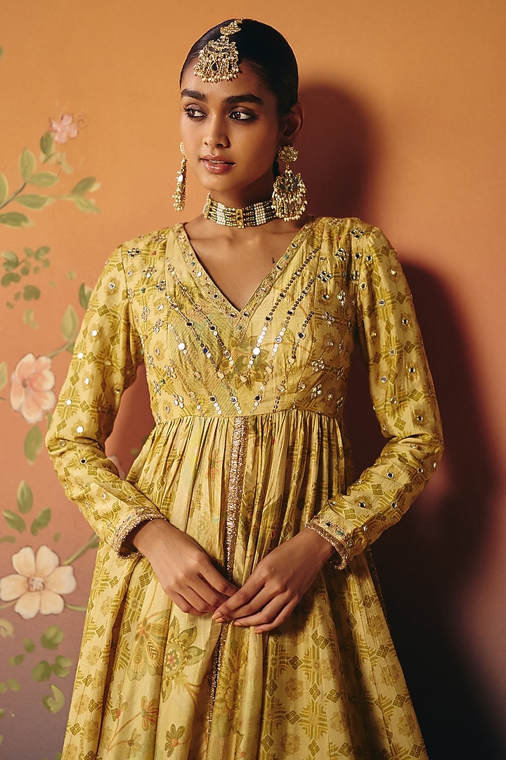 Ivory Dupion Silk Printed Pleated Skirt Set by Drishti & Zahabia at Pernia's Pop Up Shop