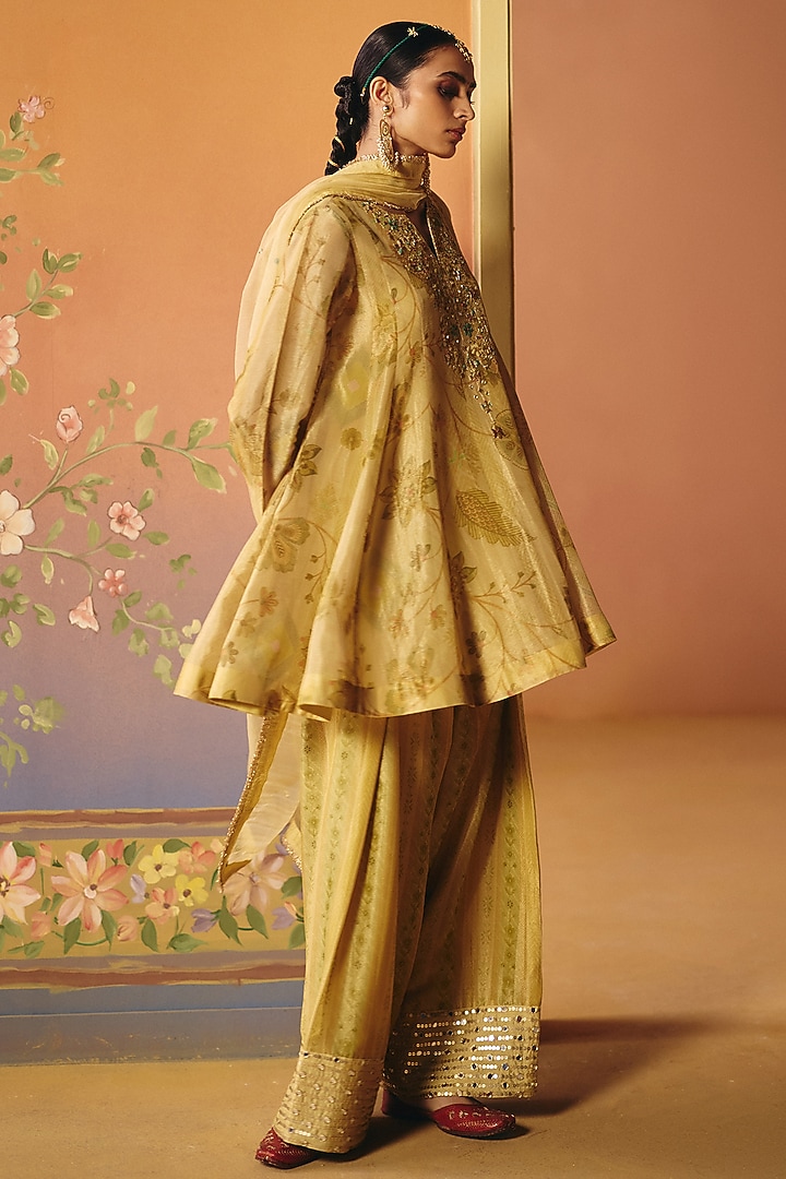 Ivory Tissue Hand Embroidered Kurta Set by Drishti & Zahabia at Pernia's Pop Up Shop