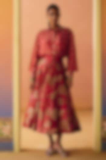 Pink Shimmer Tissue Pleated Skirt Set by Drishti & Zahabia at Pernia's Pop Up Shop