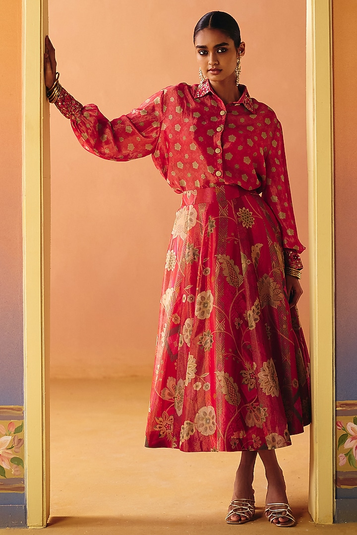 Pink Shimmer Tissue Pleated Skirt Set by Drishti & Zahabia at Pernia's Pop Up Shop