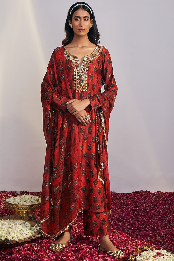 Cherry Red Printed Kurta Set by Drishti & Zahabia