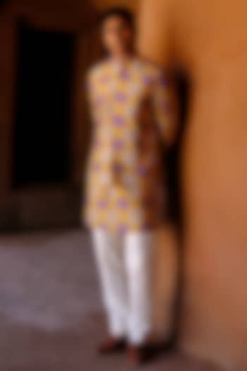 Yellow Dupion Silk Printed Bundi Jacket Set by Drishti & Zahabia Men at Pernia's Pop Up Shop