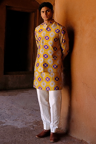 Yellow Dupion Silk Printed Bundi Jacket Set by Drishti & Zahabia Men