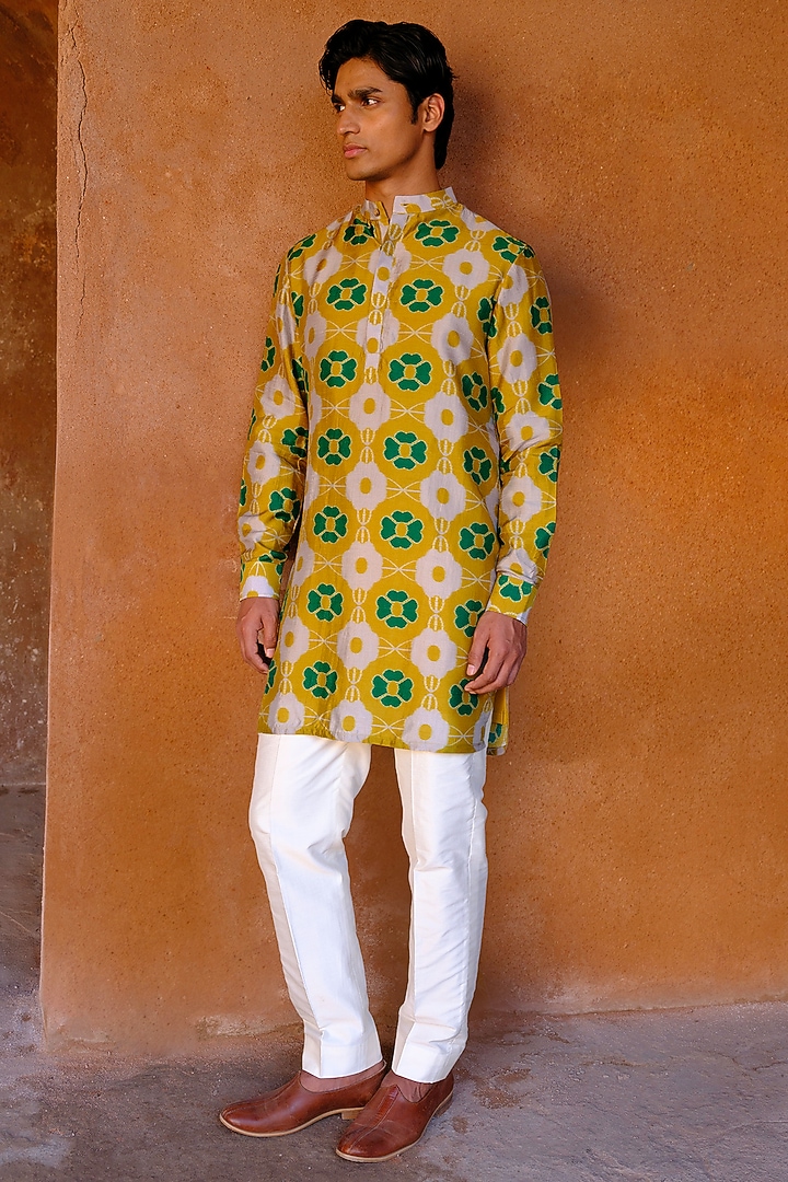 Green Dupion Silk Digital Printed Kurta Set by Drishti & Zahabia Men at Pernia's Pop Up Shop