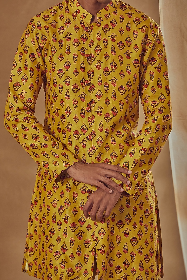 Mustard Silk Printed Kurta Set by Drishti & Zahabia Mens at Pernia's Pop Up Shop