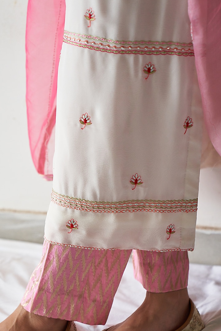 White Thread Hand Embroidered Kurta Set by Kanika sharma at Pernia's Pop Up Shop