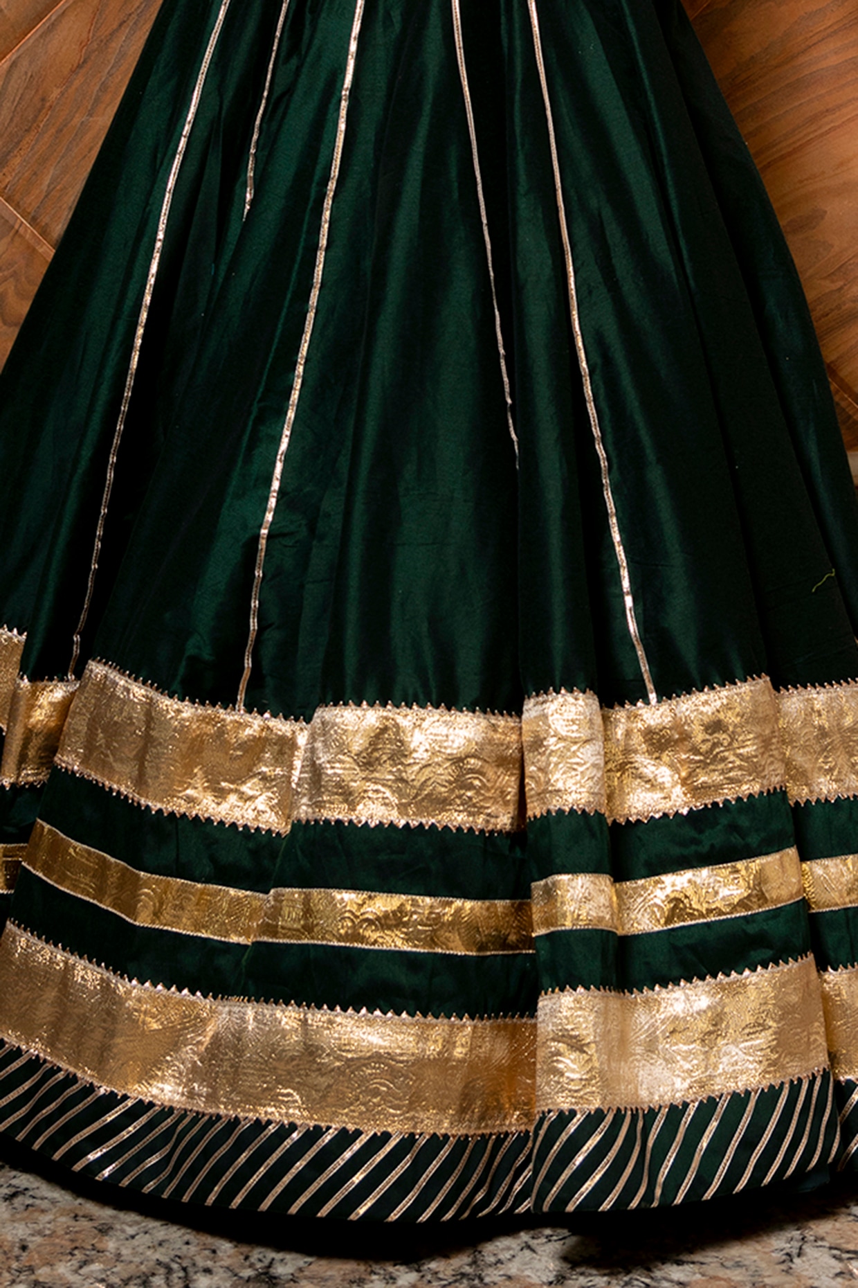 Dark Green And Golden Party Wear Ladies Designer Lehenga Choli, 2.5 M at Rs  1299 in Surat